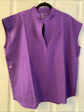 FIGS Women's Large Digital Grape Rafaela Scrub Top